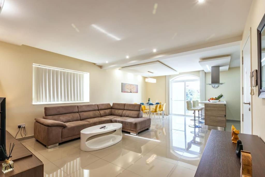 Modern 3 Bedroom Apartment Close To Paceville And Beach Is-Swieqi Екстер'єр фото